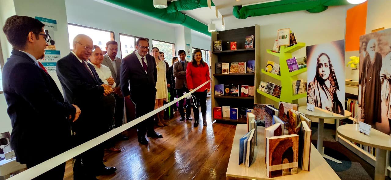 Embassy of India in Bogotá donated books and Amb. H.E. Mr. Vanlalhuma inaugurated the India Corner at the Library of El Bosque University.