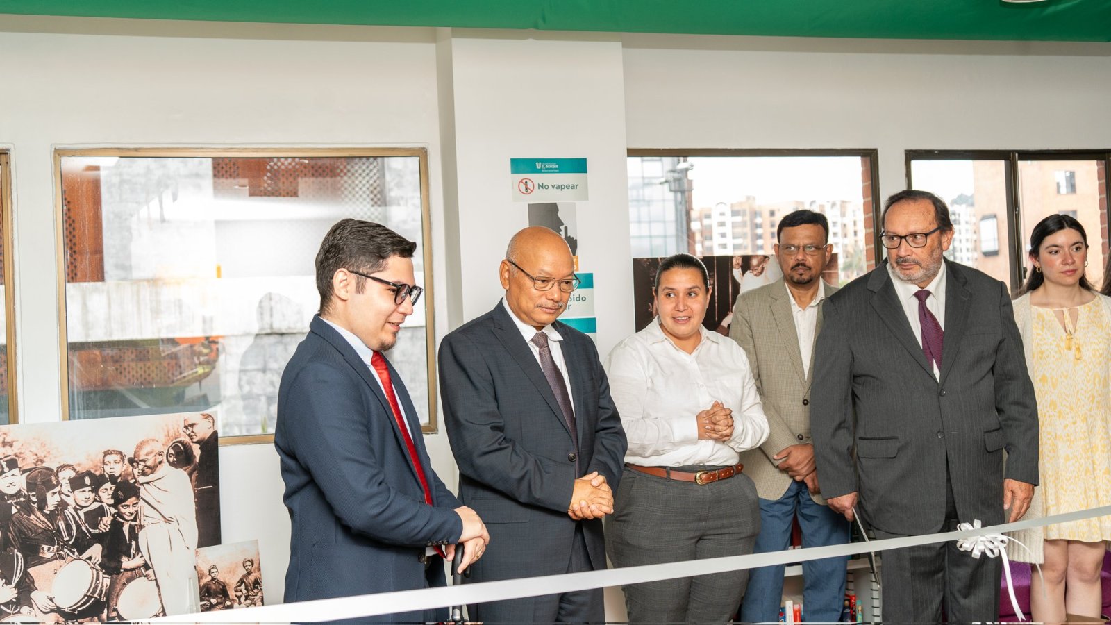 Embassy of India in Bogotá donated books and Amb. H.E. Mr. Vanlalhuma inaugurated the India Corner at the Library of El Bosque University.