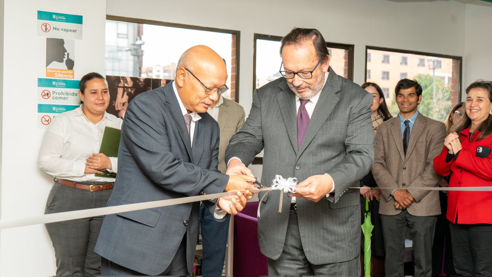 Embassy of India in Bogotá donated books and Amb. H.E. Mr. Vanlalhuma inaugurated the India Corner at the Library of El Bosque University.