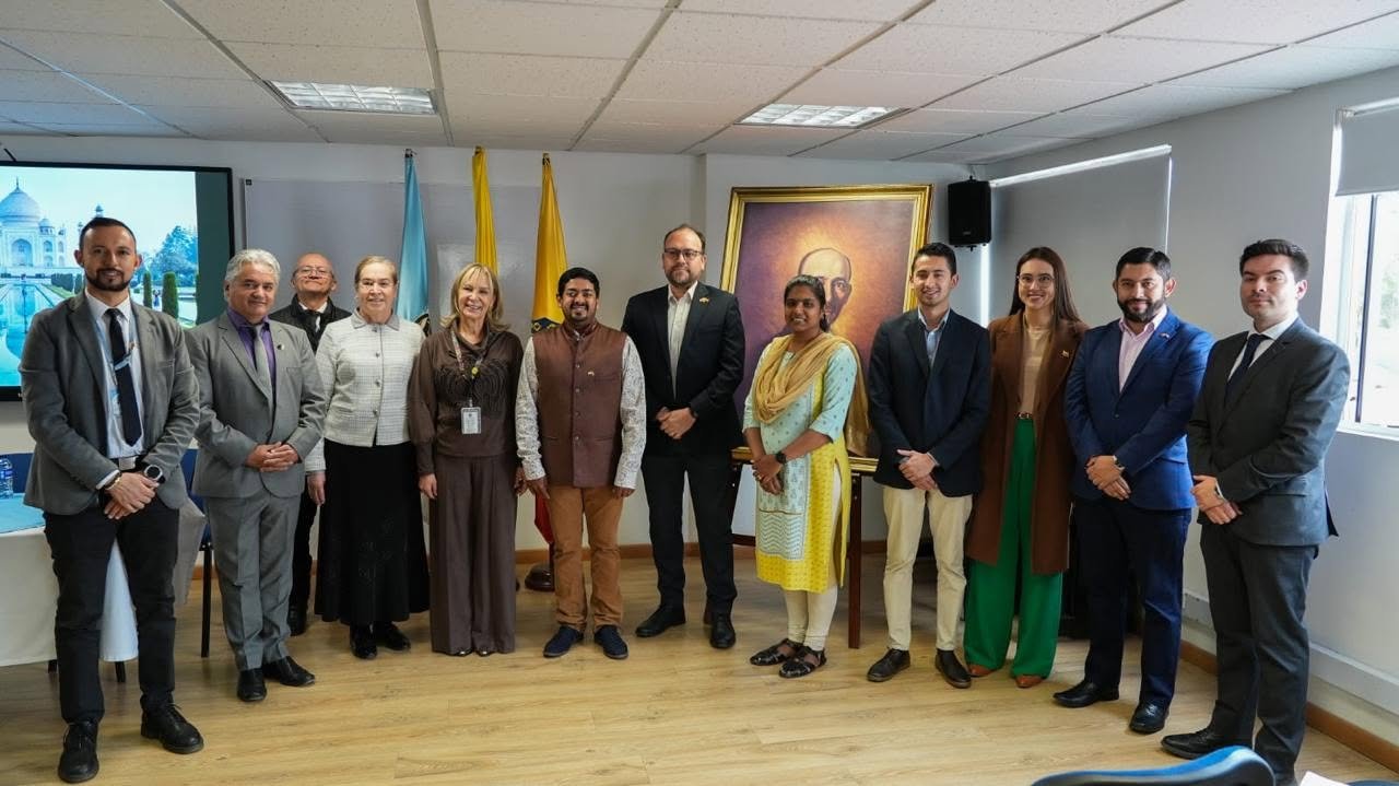 Embassy of India in Bogota, in association with Asociación Amigos de India Colombia (Friends of India Colombia Association) and Fundación Universitaria Juan N. Corpas (Juan N. Corpas University Foundation), organised “Integral Balance: Corpas in Dialogue with Ayurveda.”