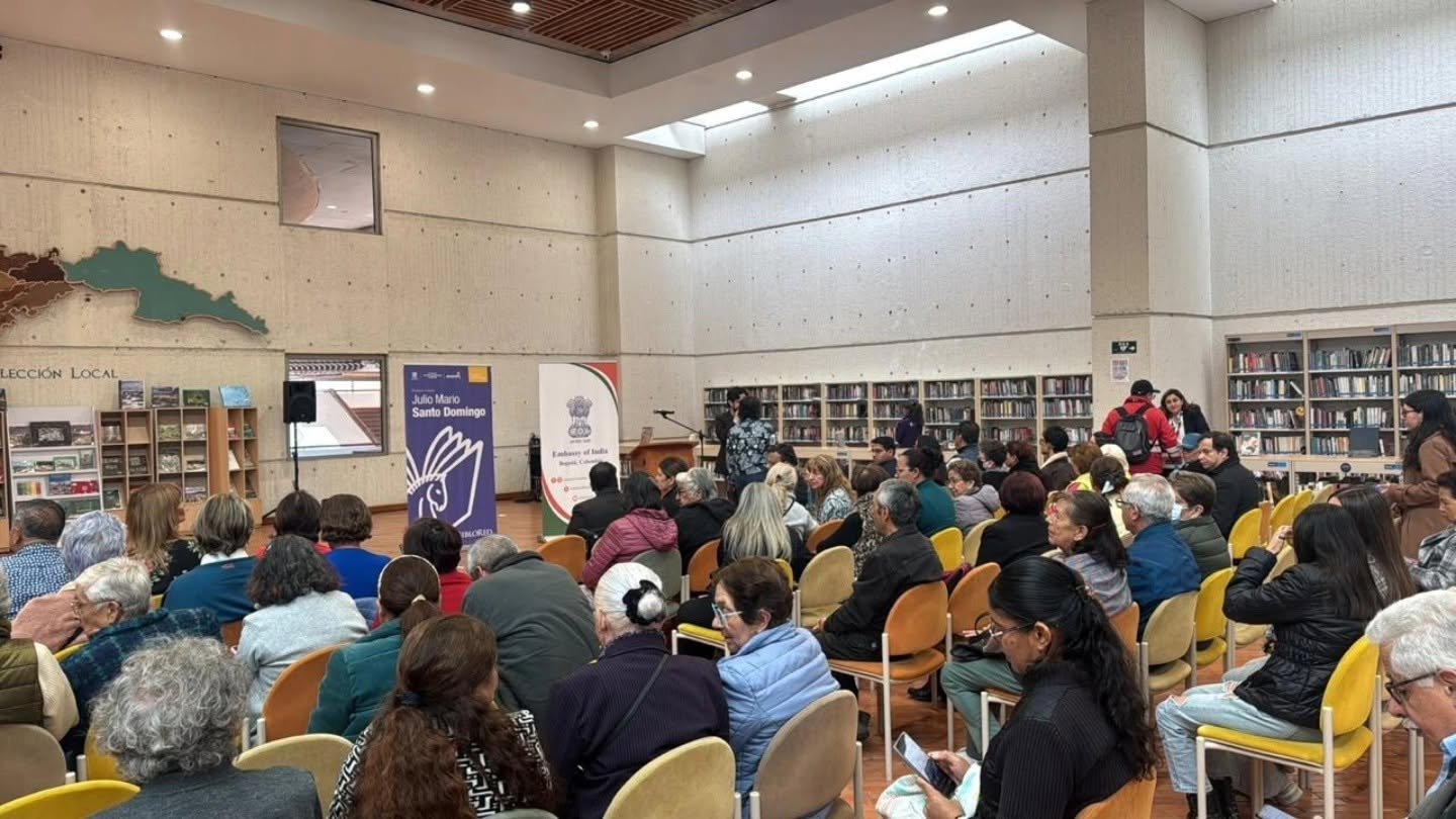 India Corner was inaugurated jointly by Ambassador Dr. Vinod Bahade, along with Dr. Viviana Andrea Victorino, Director of Bibliored and Dr. Cesar Salamanca, Mayor of Suba, at the Julio Mario Santo Domingo Public Library.