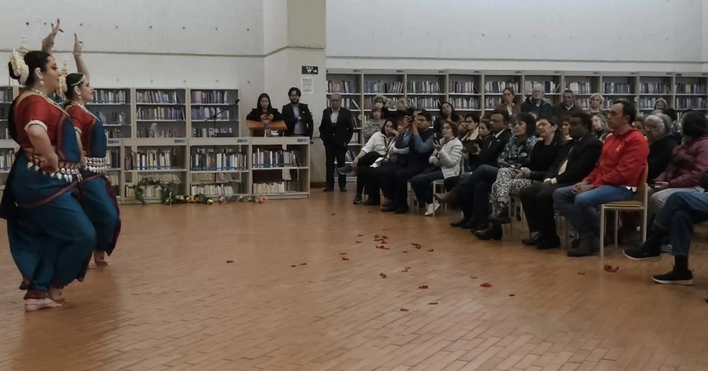India Corner was inaugurated jointly by Ambassador Dr. Vinod Bahade, along with Dr. Viviana Andrea Victorino, Director of Bibliored and Dr. Cesar Salamanca, Mayor of Suba, at the Julio Mario Santo Domingo Public Library.