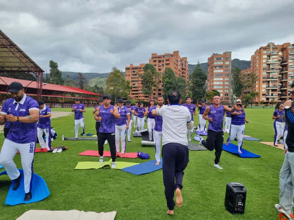 The Embassy of India in Bogota has launched a Yoga course for 58 physical activity teachers from the District Institute of Recreation & Sports (IDRD).
