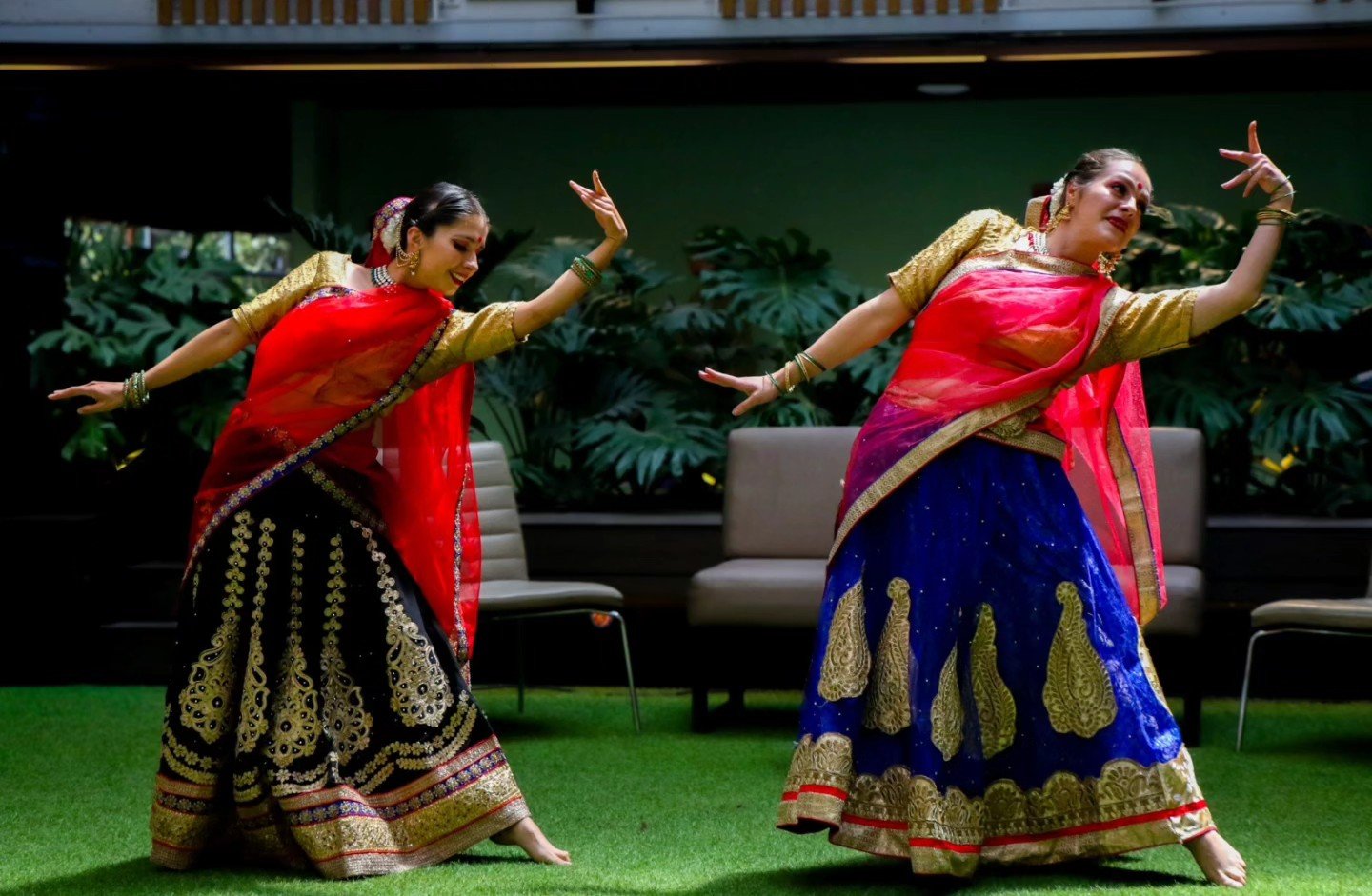 Embassy of India in Bogota organised a cultural showcase at Universidad UNIMINUTO, presenting the vibrancy of Indian culture through captivating Indian dance performances and a photo exhibition.