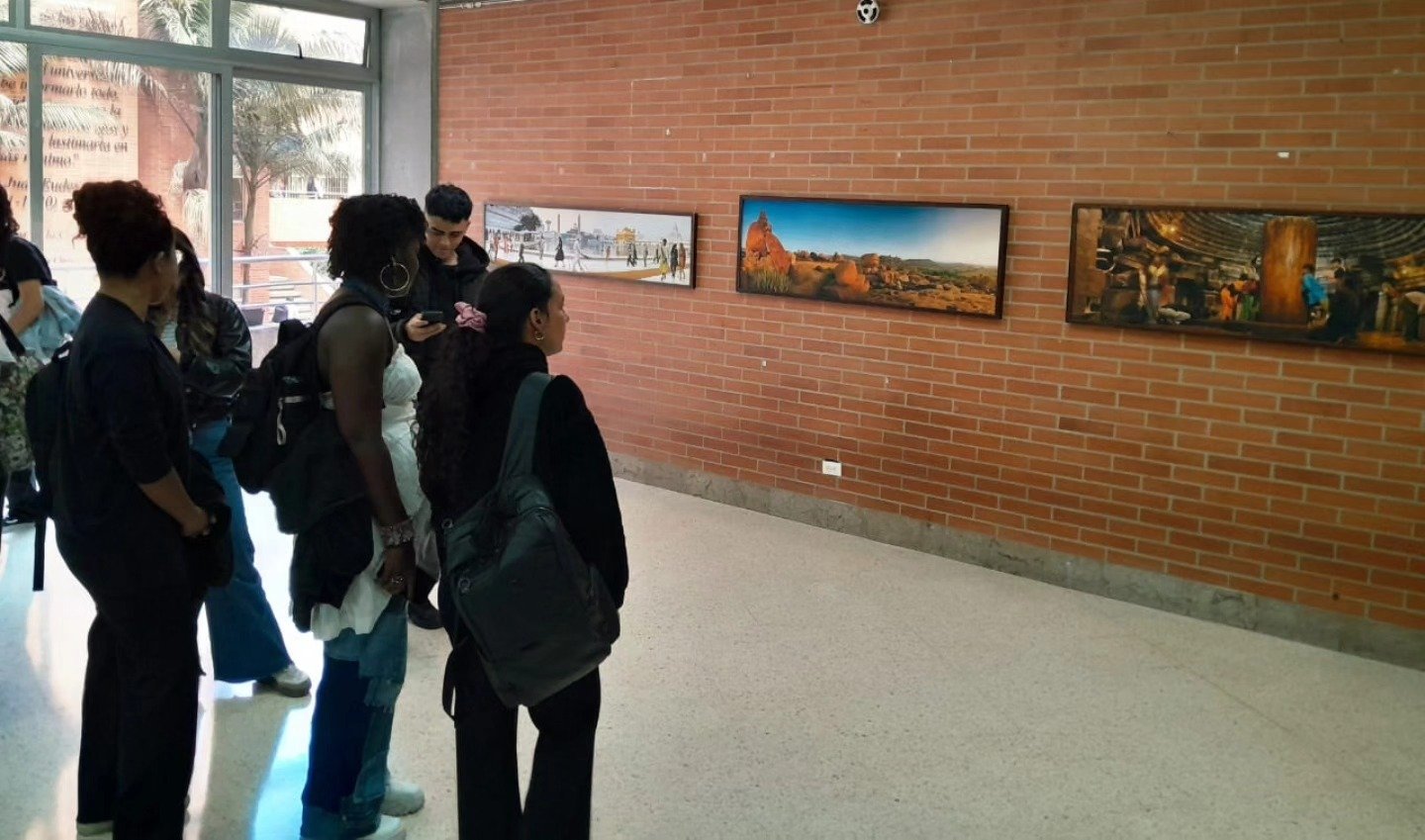 Embassy of India in Bogota organised a cultural showcase at Universidad UNIMINUTO, presenting the vibrancy of Indian culture through captivating Indian dance performances and a photo exhibition.